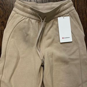 Lululemon scuba HR jogger sz 4 tan